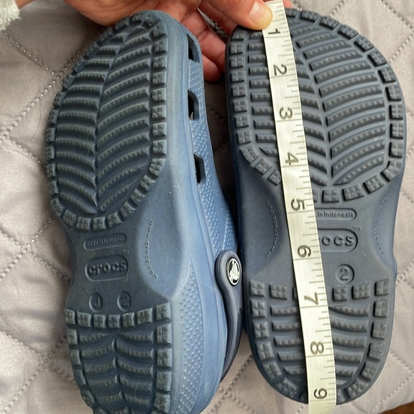 Crocs Navy Blue Slip On Lightweight Clog. Kids Size J2 - Picture 5 of 6